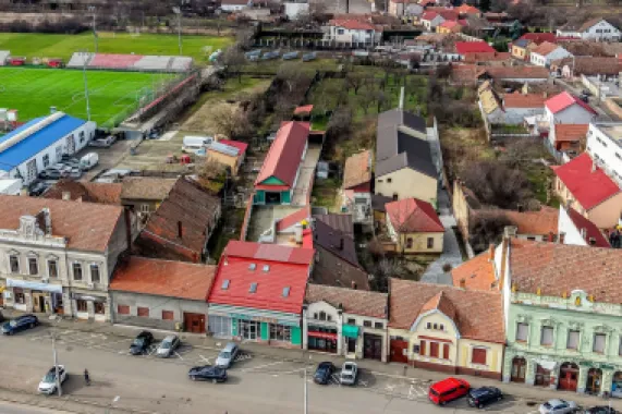 Spațiu comercial, hala, si un penthouse în centrul Aradului Nou