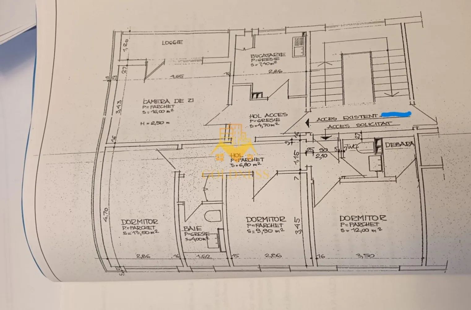 4 camere decomandate, Manastur, Piata Flora, Calvaria, Penny, OMV - Apartament spațios cu 4 camere, 80 mp utili, balcon și boxă – Mănăștur, Aleea Padin

 GOLDNESS Imobiliare vă propune spre vânzare un apartament cu 4 camere decomandate, situat în cartierul Mănăștur, pe Aleea Padin, la etajul 4 din 4 al unui imobil bine amplasat, aproape de toate facilitățile necesare unei vieți confortabile.
 Cu o suprafață utilă generoasă de 80,13 mp, completată de un balcon tip logie de 5,83 mp și o boxă la subsol, proprietatea reprezintă alegerea ideală pentru o familie numeroasă sau pentru cei care își doresc un spațiu amplu, pe care să îl amenajeze după propriul gust.

 Compartimentare practică și eficientă:
- 4 camere decomandate
- Bucătărie separată
- 2 băi
- 2 holuri
- 2 debarale pentru depozitare
- Balcon deschis (logie) – 5,83 mp
- Boxă la subsol

 Apartamentul dispune de centrală termică proprie și se predă cu electrocasnicele existente: mașină de spălat, frigider, aragaz și hotă. Două dintre camere beneficiază de geamuri termopan, iar restul tâmplăriei este din lemn.
 Un avantaj important al acestei proprietăți este potențialul de personalizare, apartamentul necesitând renovare, oferindu-vă astfel posibilitatea de a-l amenaja exact așa cum vă doriți, fără compromisuri.
 Localizare excelentă, în imediata apropiere a stațiilor de transport în comun, magazinelor, farmaciilor, școlilor, grădinițelor și spațiilor verzi.
 Pentru informații suplimentare sau programarea unei vizionări, vă invităm să ne contactați telefonic sau prin e-mail. Echipa GOLDNESS Imobiliare vă stă la dispoziție cu plăcere!

 Pentru intermediere se percepe un comision de 2% din valoarea tranzacției.