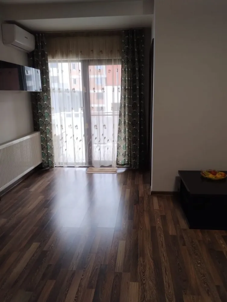 Ag BRASADAS închiriază ap 2 cam Etaj2/3 din 2010 sup. 65mp - Agenția BRASADAS închiriază apartament cu doua camere în sectorul 6, la 5 minute de statia de metrou LUJERULUI, 5 minute pana la Mall Plazza, situat la etajul 2/3 cu suprafata utila de 65mp.
Apartamentul a fost construit în anul 2010, are bucataria inchisa, balconul deschis si geam la baie.
Nu se accepta animale de companie, studenți și fumatul în apartament.