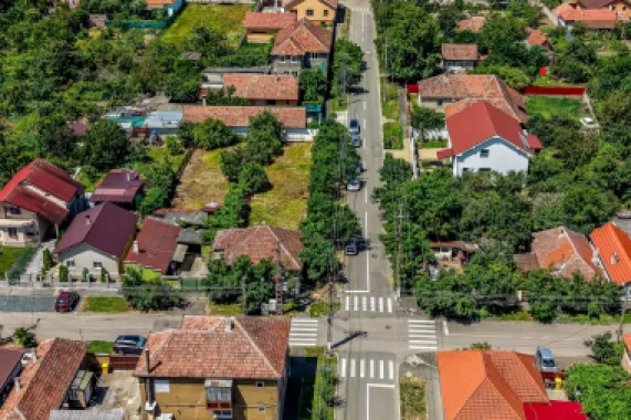 Casă cu teren 1018 mp și 2 fronturi stradale- Bujac