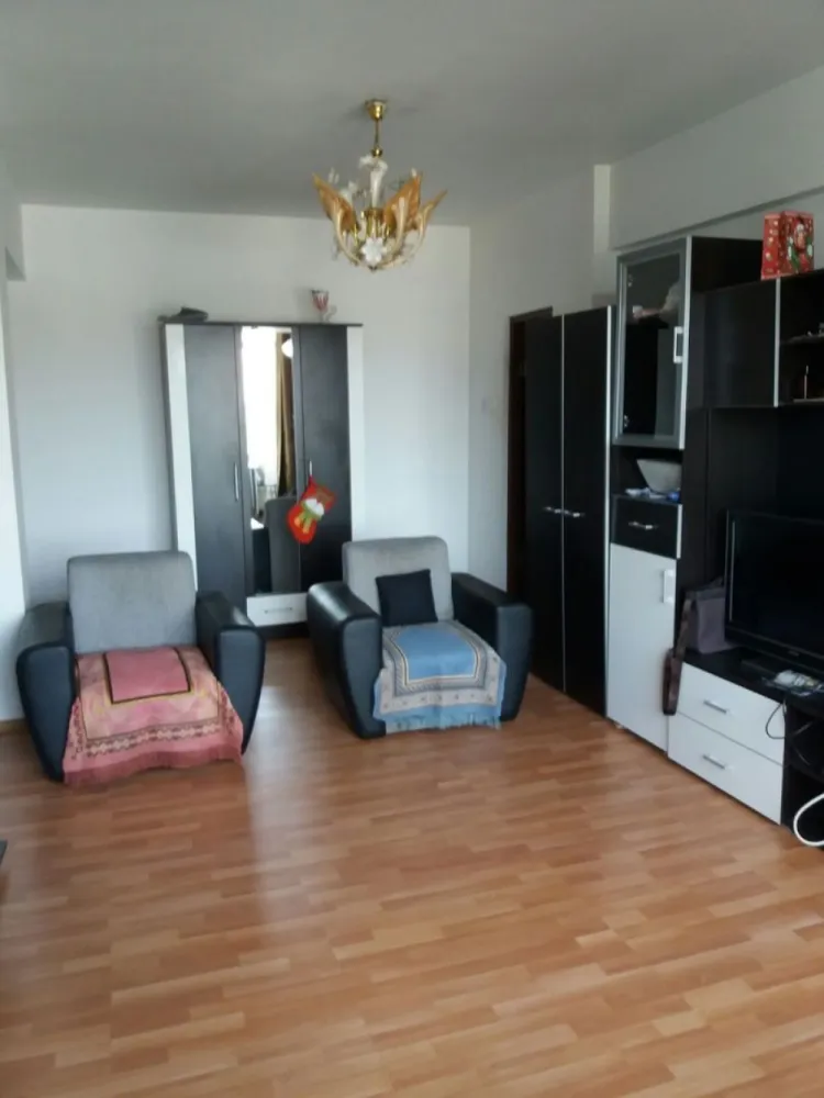 BRASADAS închiriază ap 2 cam decomandat Et 5/7 - Unirii. - Agenția imobiliara BRASADAS închiriază apartament cu 2 camere decomandate, etaj 5/7, zona Unirii, cu CENTRALA PROPRIE, AC, MOBILAT SI UTILAT COMPLET.
EXCLUS ANIMALE!
Plata: 1 luna în avans + 1 luna garanție.