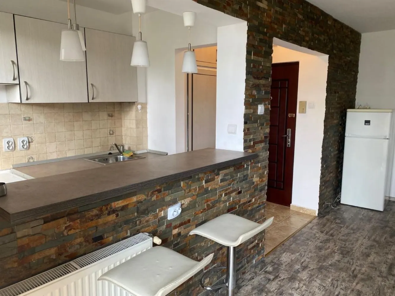BRASADAS închiriază ap 2 cam Unirii Bratianu Cocor. - Agenția imobiliara BRASADAS închiriază apartament 2 camere vis a vis de magazinul Cocor cu vedere spre Hanu lui Manuc . 
Apartament renovat recent și foarte linistit . Disponibil imediat .