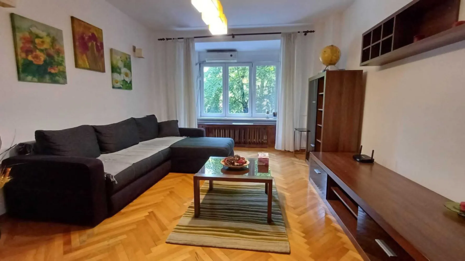BRASADAS închiriază ap 2 cam etaj 1 Unirii fantani, - Agenția imobiliara BRASADAS închiriază apartament mobilat si utilat, cu doua camere la etajul 1 pe Bd. Unirii, aproape de fantana mare.
AC,televizor LG diag 136 cm, frigider,aspirator,cafetiera,etc
Vederea este pe spate catre parcul de langa Tribunalul mare; incalzirea este de la sistemul public
Acces la metrou si la toate sistemele publice de transport; foarte aproape de Centrul istoric ,terase,scoli,etc