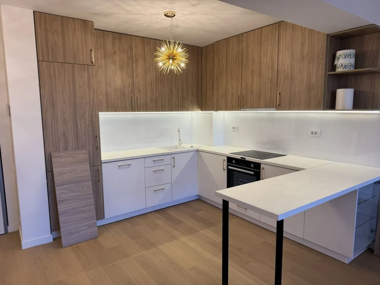 Închiriez apartament Tunari – Parc by Herăstrău Apartments.Proprietar - Apartament cu 2 camere, complet mobilat și utilat, mobilier și electrocasnice noi, vedere frumoasă spre parc.
Loc de parcare inclus în preț.

Dotări:
 • Mașină de spălat vase
 • Mașină de spălat rufe
 • Frigider
 • TV
 • Aer condiționat
 • Bucătărie complet utilată

Totul este nou, apartamentul este la prima închiriere!
Ideal pentru o persoană sau un cuplu care își dorește confort, liniște și acces rapid către oraș.