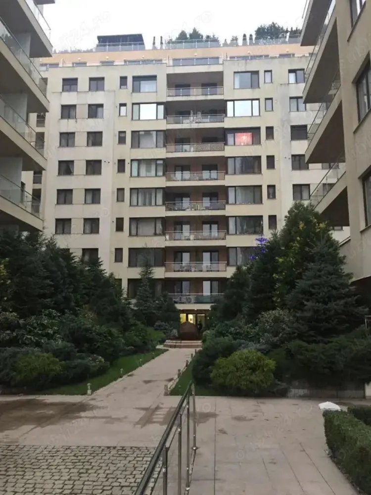 Apartament 2 camere zona Herastrau - Apartament 2 camere 40 mp, complet mobilat, utilat, parter, terasa 35 mp, 800 euro plus taxe declarare contract, loc de parcare si boxa subteran incluse, in blocul cu copacei deasupra.

Fara animale de companie, de preferat nefumator.