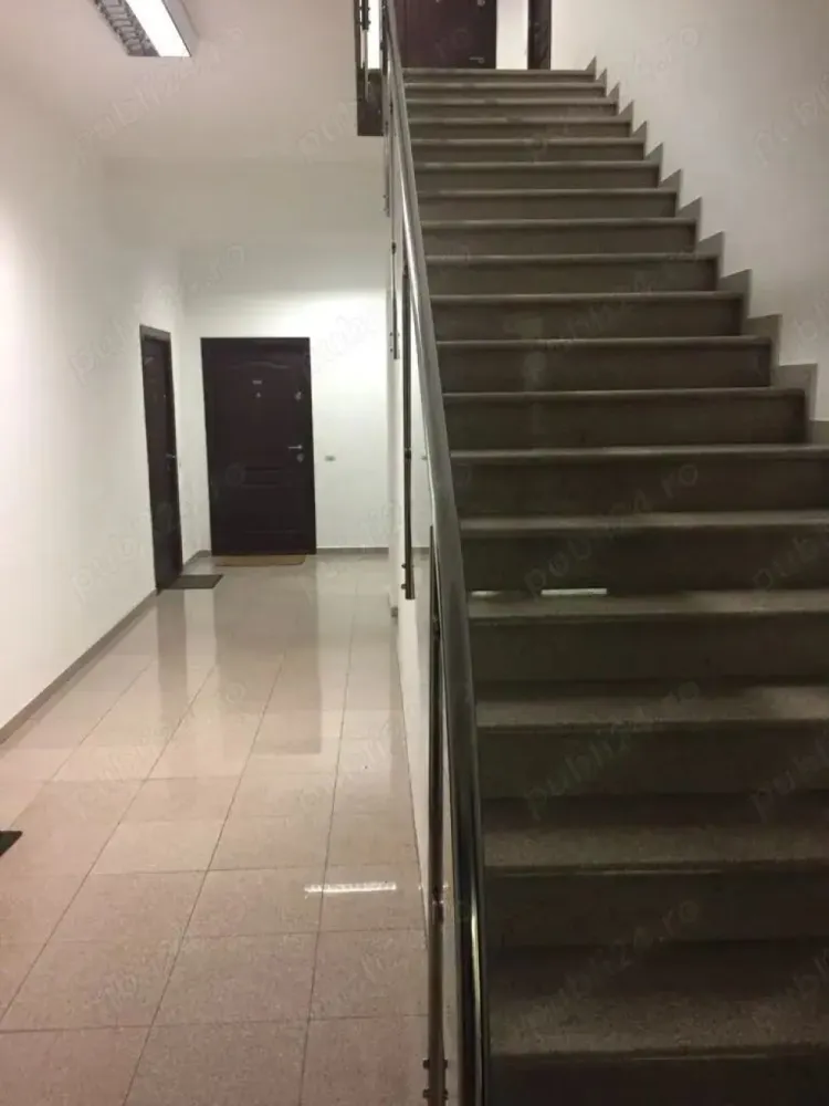 Apartament 2 camere zona Herastrau - Apartament 2 camere 40 mp, complet mobilat, utilat, parter, terasa 35 mp, 800 euro plus taxe declarare contract, loc de parcare si boxa subteran incluse, in blocul cu copacei deasupra.

Fara animale de companie, de preferat nefumator.
