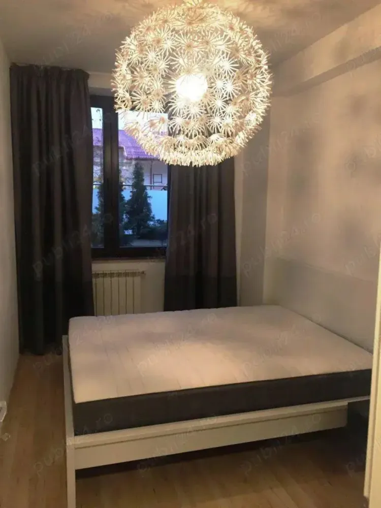Apartament 2 camere zona Herastrau - Apartament 2 camere 40 mp, complet mobilat, utilat, parter, terasa 35 mp, 800 euro plus taxe declarare contract, loc de parcare si boxa subteran incluse, in blocul cu copacei deasupra.

Fara animale de companie, de preferat nefumator.