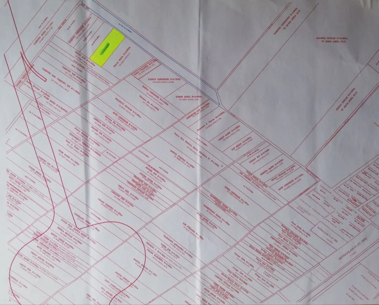 Direct Proprietar vand Teren 4.250 mp | Afumati | langa Autostrada A0 - Direct proprietar vand teren extravilan cu o poziționare excelentă, ideal pentru dezvoltare rapidă, situat strategic în zona industrială Afumati la doar 170 m de centura Bucureștiului A0.&nbsp;Detalii principale:- Suprafață: 4.250 mp- Dimensiuni: 37 x 116 ml (37ml deschidere, 116ml adâncime)- Teren plan, liber de construcții,- Toate utilitatile sunt la 700 ml.- Direct proprietar cu toate actele la zi.Avantaj major:- Acces facil din Autostrada A0 si DN2 (Bucuresti – Urziceni).- Nod ce circulatie DR 6 la aproximativ 1 km, (400ml in linie dreapta) – ideal pentru trafic greu (TIR)Ideal pentru:- Logistică, depozitare, producție sau investiție cu potential ridicat de dezvoltare.- Zonă în plină dezvoltare industrială (CENTRUL LOGISTIC - Metro, Auchan, Trendyol,.etc)- Acces rapid către principalele artere din jurul Bucureștiului, A0 (la 170 de metri de teren), A2, A3- Potential pentru dezvoltare imobiliara (dupa actualizare PUG – min. 7 vile / teren)&nbsp;PRET: 40 Euro / mp – NEGOCIABILTel: 0723.030.466Direct proprietar – fără comision.Disponibil imediat.