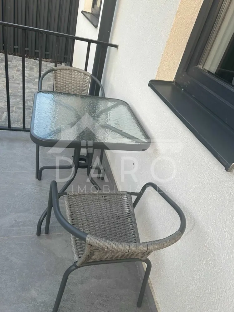 Apartament 2 camere bloc NOU -Livezeni, spital EMIL PALADE,HIPERBARA - 🏡 Apartament de închiriat 2 camere | Bloc NOU | Curte proprie | Livezeni | Prima închiriere | 53 mp 🔥
✨ Descriere:
Se oferă spre închiriere un apartament NOU cu 2 camere, situat în Livezeni, în apropiere de Spitalul Emil Palade / Hiperbara, într-o zonă liniștită și în plină dezvoltare.
👉 Prima închiriere – totul este nou, pregătit pentru primul chiriaș
🏠 Detalii:
• Suprafață utilă: 53 mp
• Compartimentare: decomandat
• Etaj: parter
• Curte proprie 🌿
• Loc de parcare inclus 🚗
🛋️ Compartimentare:
• living
• bucătărie
• dormitor
• baie
• hol

💎 Dotări premium (TOATE NOI):
✔ mobilă modernă, de calitate
✔ mașină de spălat vase
✔ mașină de spălat rufe + uscător
✔ plită electrică
✔ cuptor electric
✔ cuptor cu microunde
✔ frigider
✔ TV
✔ aspirator
🌟 Avantaje:
✔ curte proprie – ideală pentru relaxare
✔ finisaje moderne
✔ baie elegantă
✔ camere luminoase și spațioase
✔ zonă liniștită
💰 Preț: (completezi tu dacă vrei) €/lună
📞 Detalii și vizionări:
Coman Maria – 0749 535 729
🤝 Proprietate promovată prin Daro Imobiliare
🥝 Te gândești să îți cumperi propriul apartament?
Prin Kiwi Finance beneficiezi de:
✔ consultanță GRATUITĂ
✔ oferte de la peste 12 bănci
✔ suport complet până la obținerea creditului
🔥 #hashtaguri:
#inchiriere #livezeni #apartamentnou #primaînchiriere #curteproprie #targumures #imobiliare #daroimobiliare #kiwifinance