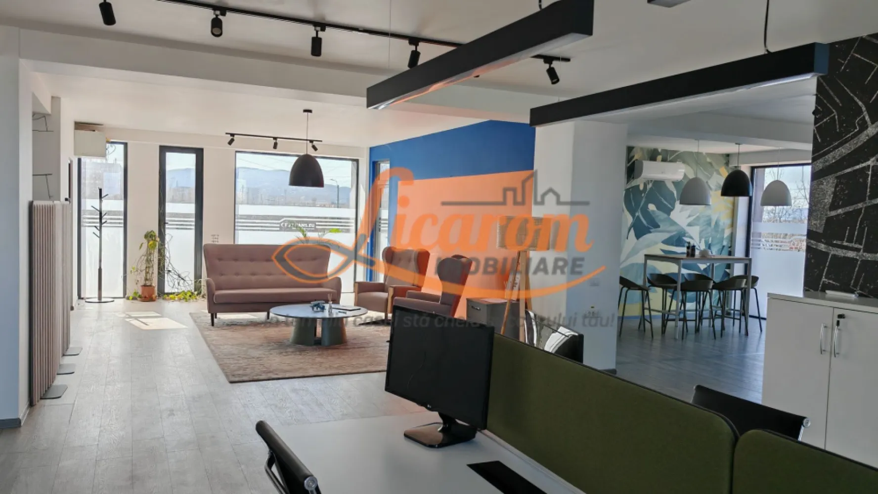190 mp,Spatiu de Birouri/ Call Center/IT, Fitness,2280 euro/luna - Licarom Imobiliare propune spre inchirere un spatiu in suprafata de 190 mp ,in Craiter intr-o zona cu trafic si vizibilitate mare, situat la etajul 2 ,intr-o cladire de birouri dispusa pe trei nivele Spatiul este pretabil pentru activitati de birou, IT, call center etc. 
Este mobilat pentru activitati de birou si utilat modern.
Incalzirea se face cu pompe de caldura. 
Pretul este de 12 euro/mp si in acest pret sunt incluse serviciile de curatenie cu o frecventa saptamanala. 
Spatiul este disponibil incepand cu data de 01.05.2026.
 Pentru mai multe detalii si vizionari,nuezitati sa ne contactati la telefon 0741059397 Consultant imobiliar Calin si 0723985424 Consultant imobiliar Liliana.