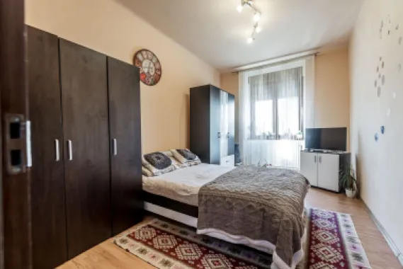 Apartament în centru cu acces auto și garaj propriu