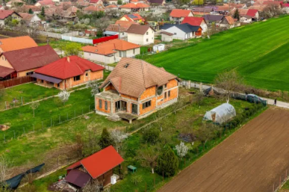 PRET NOU! Casă 6 camere - la roșu - Zimandcuz, Arad – COMISION 0