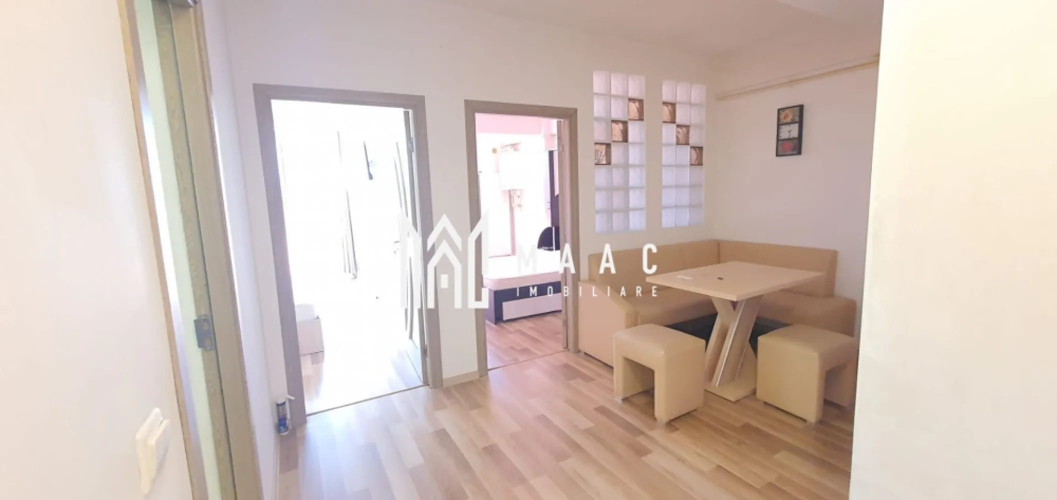 Apartament 2 Camere | mobilat I 45 mp I Dedeman - MAAC Imobiliare va propune o oportunitate de aur în zonă liniștită: Apartament cu 2 camere, mobilat modern, parcare cu barieră.
Dacă căutați un cămin perfect sau o investiție sigură, acest apartament cu 2 camere este răspunsul. Situat într-o zonă liniștită, dar extrem de bine conectată, oferă tot confortul și practicitatea necesare unei vieți moderne.

Detalii care fac diferența:

* Spațiu generos și primitor:** Apartamentul beneficiază de o suprafață generoasă, distribuită inteligent pentru a asigura un trai confortabil.
* Gata de locuit, imediat:** Este complet mobilat cu mobilier modern și de calitate superioară, aducând un aer contemporan și sofisticat. Finisajele recente sunt impecabile.
* Lumină și prospețime:** Datorită dispunerii excelente, spațiul este luminos natural pe tot parcursul zilei și bine aerisit, creând o atmosferă sănătoasă și plăcută.
* Liniște și securitate:** Parcarea cu acces controlat prin barieră vă oferă pace și siguranță pentru autovehiculul dumneavoastră.

Locație excelentă – totul la îndemână:

Poziția este unul dintre punctele forte majore. Situat **în spatele magazinului Dedeman**, apartamentul vă pune la doar câțiva pași de toate necesitățile zilnice:
* Magazine** și supermarketuri pentru cumpărături facile.
* Școli și grădinițe în proximitate, ideal pentru familii.
* Stații de transport în comun la distanță scurtă, asigurând legături rapide către orice punct al orașului.

Această combinație perfectă între liniștea unei zone rezidențiale și accesibilitatea imediată la facilități face din acest apartament o alegere de excepție atât pentru cei care doresc să se stabilească, cât și pentru investitori, având un potențial mare de închiriere.

Nu lăsați șansa să vă scape!

Acest apartament reunește tot ceea ce vă puteți dori: condiții excelente, locație privilegiată și stare impecabilă.
Contactați-ne chiar acum pentru mai multe informații sau pentru a programa o vizionare și a vedea cu ochii dumneavoastră această oportunitate!
Pentru mai multe detalii precizati telefonic ca ati vazut anuntul cu ID CP2886873