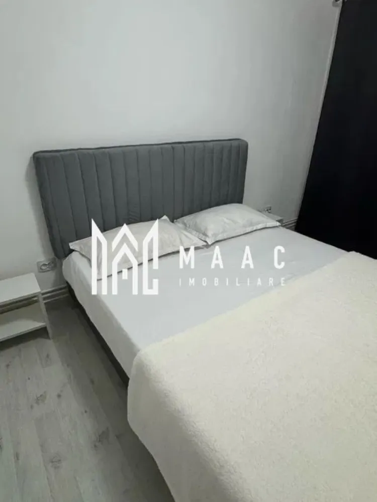 Apartament 2 camere | Etaj 3 | Balcon | Vasile Aaron - MAAC Imobiliare vă prezintă spre vânzare un apartament modern cu 2 camere, situat la etajul 3 din 4, într-una dintre cele mai apreciate și accesibile zone ale orașului Sibiu – cartierul Vasile Aaron. Locuința este complet renovată și pregătită pentru a deveni căminul perfect pentru un cuplu, o familie tânără sau o investiție sigură în zona urbană cu cerere ridicată.

Caracteristici principale:
- Suprafață utilă: 53 mp, excelent optimizată
- Compartimentare decomandată
- Hol generos, cu acces către toate încăperile
- Living luminos, cu acces direct la balconul închis cu termopan – ideal pentru relaxare sau mini-spațiu de lucru
- Bucătărie separată, complet renovată, pregătită să fie amenajată și utilată după preferințele viitorului proprietar
- Baie modernă, dotată cu cabină de duș și finisaje impecabile
- Renovat complet: instalații electrice și sanitare schimbate
- Centrala termică proprie + calorifere (confort sporit și costuri reduse)

Avantajele zonei Vasile Aaron:
Una dintre cele mai căutate zone din Sibiu datorită accesului excelent la:
- Magazine, supermarketuri
- Școli, grădinițe
- Farmacii
- Stații de transport public
- Parcuri și spații verzi
- Zona este ideală pentru familii, dar și pentru investiție, având o cerere ridicată pe piața chiriilor.

De ce merită acest apartament?
- Totul este renovat și pregătit pentru mutare imediată
- Compartimentare rar întâlnită pentru 2 camere în zonă
- Balcon închis cu termopan – spațiu suplimentar util
- Etaj intermediar, cu costuri reduse de încălzire
- Poziție excelentă în cartierul Vasile Aaron

Pentru mai multe detalii și programări la vizionare, menționați telefonic ID: CP2805516.
