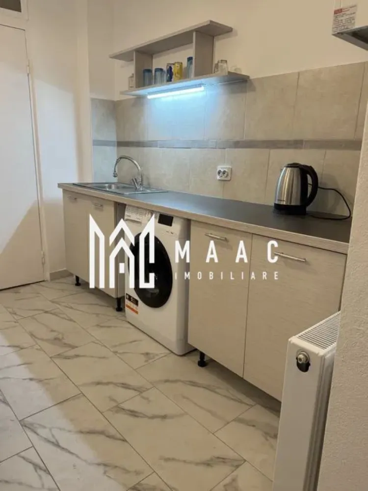 Apartament 2 camere | Etaj 3 | Balcon | Vasile Aaron - MAAC Imobiliare vă prezintă spre vânzare un apartament modern cu 2 camere, situat la etajul 3 din 4, într-una dintre cele mai apreciate și accesibile zone ale orașului Sibiu – cartierul Vasile Aaron. Locuința este complet renovată și pregătită pentru a deveni căminul perfect pentru un cuplu, o familie tânără sau o investiție sigură în zona urbană cu cerere ridicată.

Caracteristici principale:
- Suprafață utilă: 53 mp, excelent optimizată
- Compartimentare decomandată
- Hol generos, cu acces către toate încăperile
- Living luminos, cu acces direct la balconul închis cu termopan – ideal pentru relaxare sau mini-spațiu de lucru
- Bucătărie separată, complet renovată, pregătită să fie amenajată și utilată după preferințele viitorului proprietar
- Baie modernă, dotată cu cabină de duș și finisaje impecabile
- Renovat complet: instalații electrice și sanitare schimbate
- Centrala termică proprie + calorifere (confort sporit și costuri reduse)

Avantajele zonei Vasile Aaron:
Una dintre cele mai căutate zone din Sibiu datorită accesului excelent la:
- Magazine, supermarketuri
- Școli, grădinițe
- Farmacii
- Stații de transport public
- Parcuri și spații verzi
- Zona este ideală pentru familii, dar și pentru investiție, având o cerere ridicată pe piața chiriilor.

De ce merită acest apartament?
- Totul este renovat și pregătit pentru mutare imediată
- Compartimentare rar întâlnită pentru 2 camere în zonă
- Balcon închis cu termopan – spațiu suplimentar util
- Etaj intermediar, cu costuri reduse de încălzire
- Poziție excelentă în cartierul Vasile Aaron

Pentru mai multe detalii și programări la vizionare, menționați telefonic ID: CP2805516.