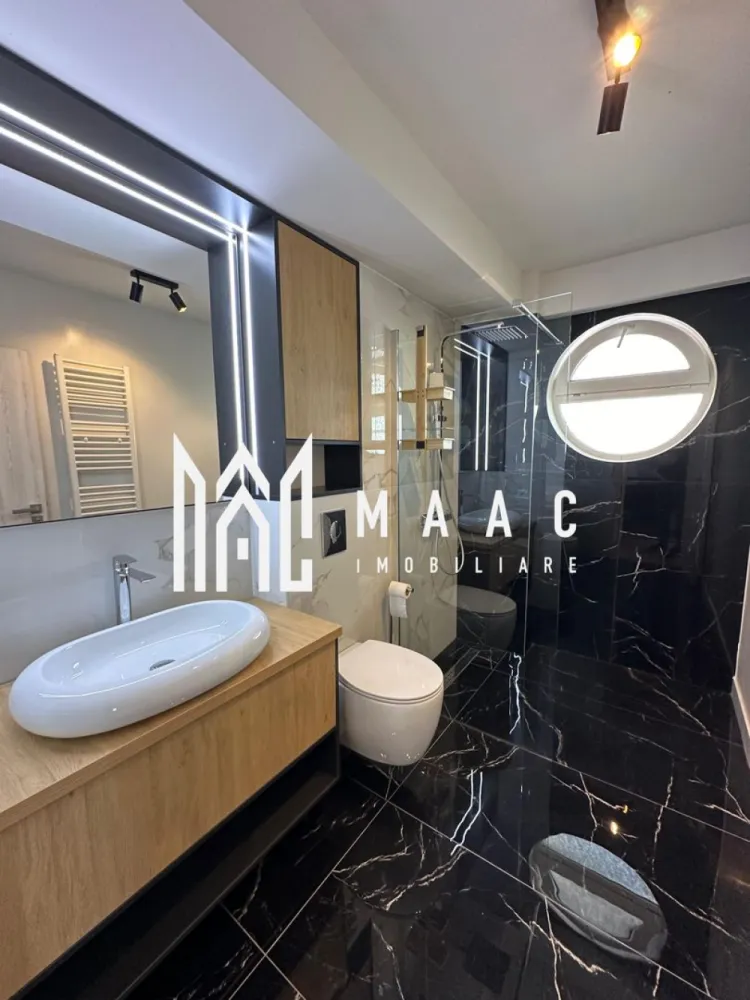Apartament 3 camere I 92mp I Etaj 3 I Balcon I Hipodrom II - MAAC Imobiliare ofera spre inchiriere apartament de 3 camere, renovat, complet mobilat si utilat, in zona Hipodrom II. Locuinta decomandata are suprafata utila de 92mp, se afla la etajul 3/4, si este alcatuita din living spatios cu zona de dining, 2 dormitoare, bucatarie inchisa cu toate facilitatile, baie moderna cu geam, baie de serviciu cu masina de spalat rufe, debara, hol si balcon. Aferent - loc de parcare propriu suprateran. Amplasamentul imobilului este unul avantajos, aflandu-se intr-o zona linistita, la 15-20 minute de mers pe jos de centru. Se percepe o chirie in avans si garantie in cuantumul unei chirii lunare. Disponibilitate imediata. Se inchiriaza de pe persoana juridica, la pretul de listare se va adauga TVA. Pentru persoanele fizice se pooate face o oferta cu TVA inclus. Pentru mai multe detalii, va rugam specificati telefonic: CP2259885