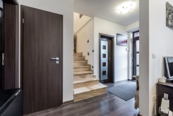 Casă gata de mutat în Westfield | 387 mp teren | curte + anexe