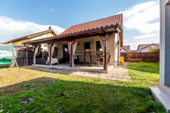 Casă gata de mutat în Westfield | 387 mp teren | curte + anexe