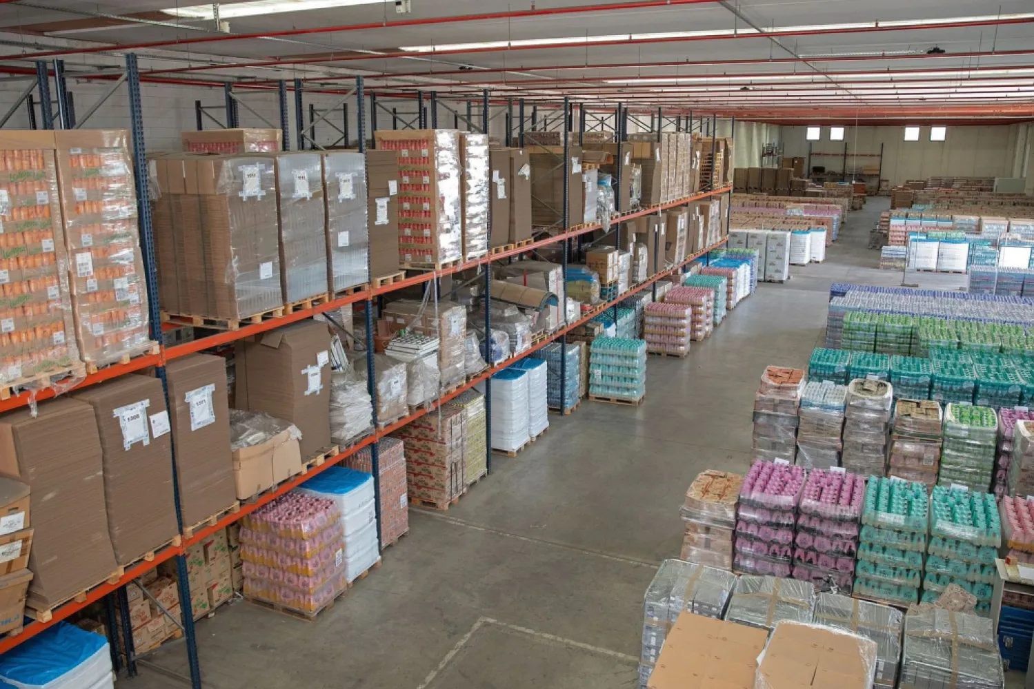 Spațiu logistic flexibil, 500-1 500 mp. Comision 0%. - Oportunitate de închiriere spațiu de depozitare și logistic în #Borș, #Oradea, #Bihor. 500 mp, 1 000 mp sau 1 500 mp. Pret: 4 Euro/mp (negociabil). Fără comision pentru chiriaș.

Caracteristici:
- Parțial încălzit
- Rampe hidraulice
- Facilități moderne, inclusiv băi și loc de luat masa pentru personal.
- Pază 24/7, bariere acces.
- Toate utilitățile și avizele disponibile.

Oferim servicii logistice diverse la cerere:
- Încărcare și descărcare
- Picking
- Pregătire marfă

Contact: 0751 254 234 Flavius Bunoiu
