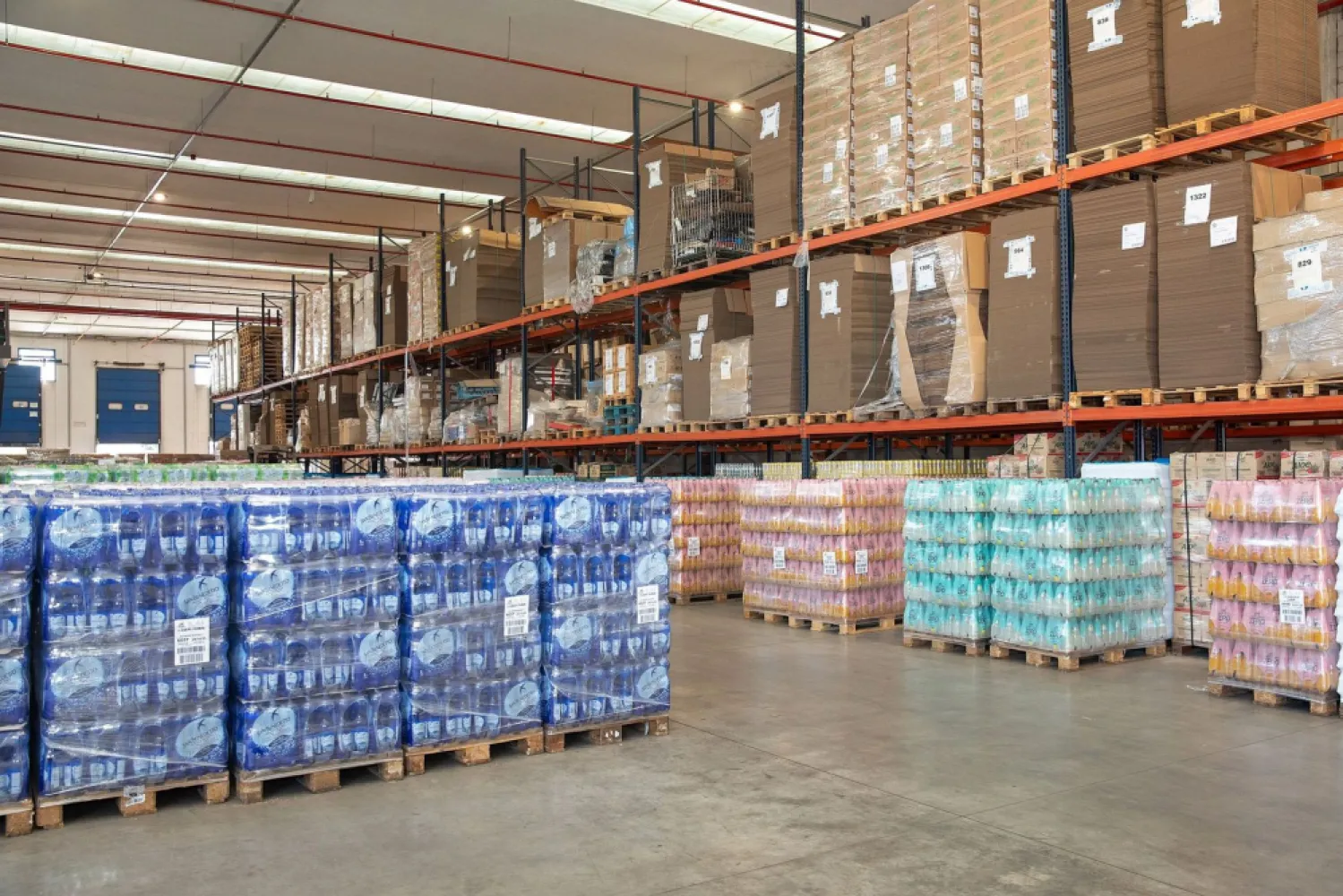 Spațiu logistic flexibil, 500-1 500 mp. Comision 0%. - Oportunitate de închiriere spațiu de depozitare și logistic în #Borș, #Oradea, #Bihor. 500 mp, 1 000 mp sau 1 500 mp. Pret: 4 Euro/mp (negociabil). Fără comision pentru chiriaș.

Caracteristici:
- Parțial încălzit
- Rampe hidraulice
- Facilități moderne, inclusiv băi și loc de luat masa pentru personal.
- Pază 24/7, bariere acces.
- Toate utilitățile și avizele disponibile.

Oferim servicii logistice diverse la cerere:
- Încărcare și descărcare
- Picking
- Pregătire marfă

Contact: 0751 254 234 Flavius Bunoiu