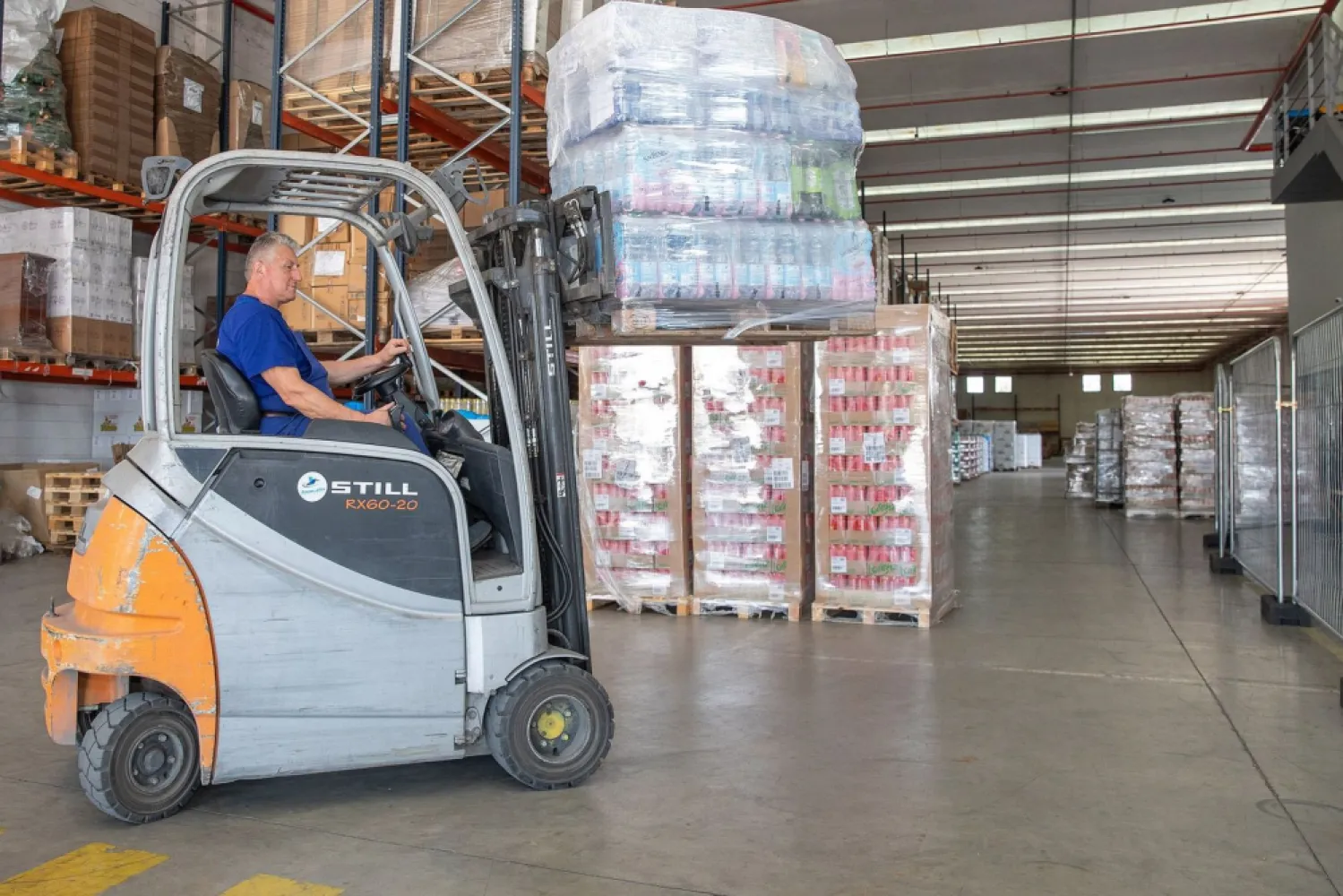 Spațiu logistic flexibil, 500-1 500 mp. Comision 0%. - Oportunitate de închiriere spațiu de depozitare și logistic în #Borș, #Oradea, #Bihor. 500 mp, 1 000 mp sau 1 500 mp. Pret: 4 Euro/mp (negociabil). Fără comision pentru chiriaș.

Caracteristici:
- Parțial încălzit
- Rampe hidraulice
- Facilități moderne, inclusiv băi și loc de luat masa pentru personal.
- Pază 24/7, bariere acces.
- Toate utilitățile și avizele disponibile.

Oferim servicii logistice diverse la cerere:
- Încărcare și descărcare
- Picking
- Pregătire marfă

Contact: 0751 254 234 Flavius Bunoiu