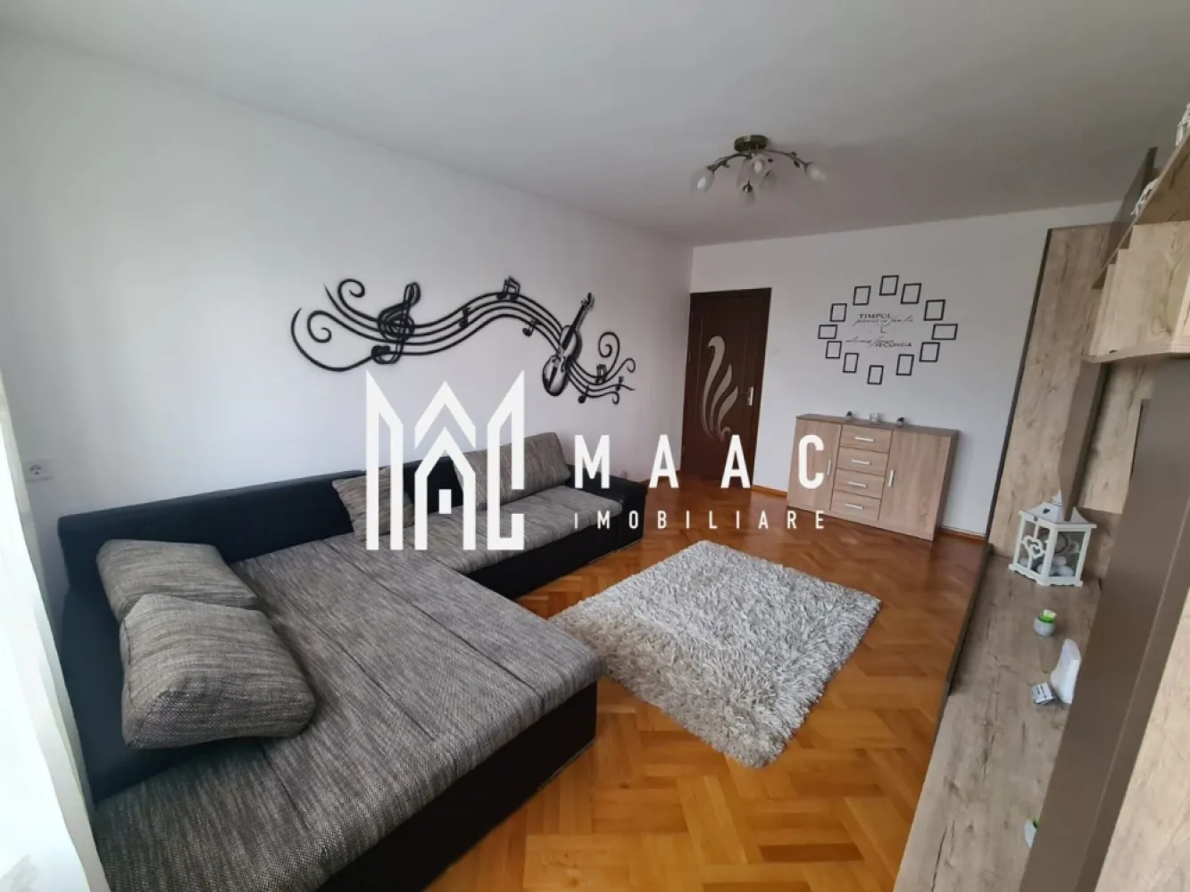 Apartament 2 camere | 56 MPU | Balcon | Calea Dumbrăvii - Apartament 2 camere de închiriat Sibiu – Calea Dumbrăvii – 56 mp – balcon

MAAC Imobiliare vă propune spre închiriere un apartament cu 2 camere, situat în zona Calea Dumbrăvii din Sibiu, una dintre cele mai căutate locații din oraș.

Detalii apartament
Suprafață utilă: 56 mp
2 camere
Balcon
Compartimentare practică și spațioasă
Dotări și avantaje
Spațiu generos și luminos
Apartament potrivit pentru locuire confortabilă
Gata de mutare imediată
Condiții închiriere
Nu se acceptă animale de companie
Avantaje locație
Zonă premium – Calea Dumbrăvii
Acces rapid către centru
Aproape de Parcul Sub Arini
Magazine, restaurante și transport public în apropiere

Pentru detalii suplimentare, consultanță sau programarea unei vizionări, va rugăm să ne contactati specificand ID: CP3021695
