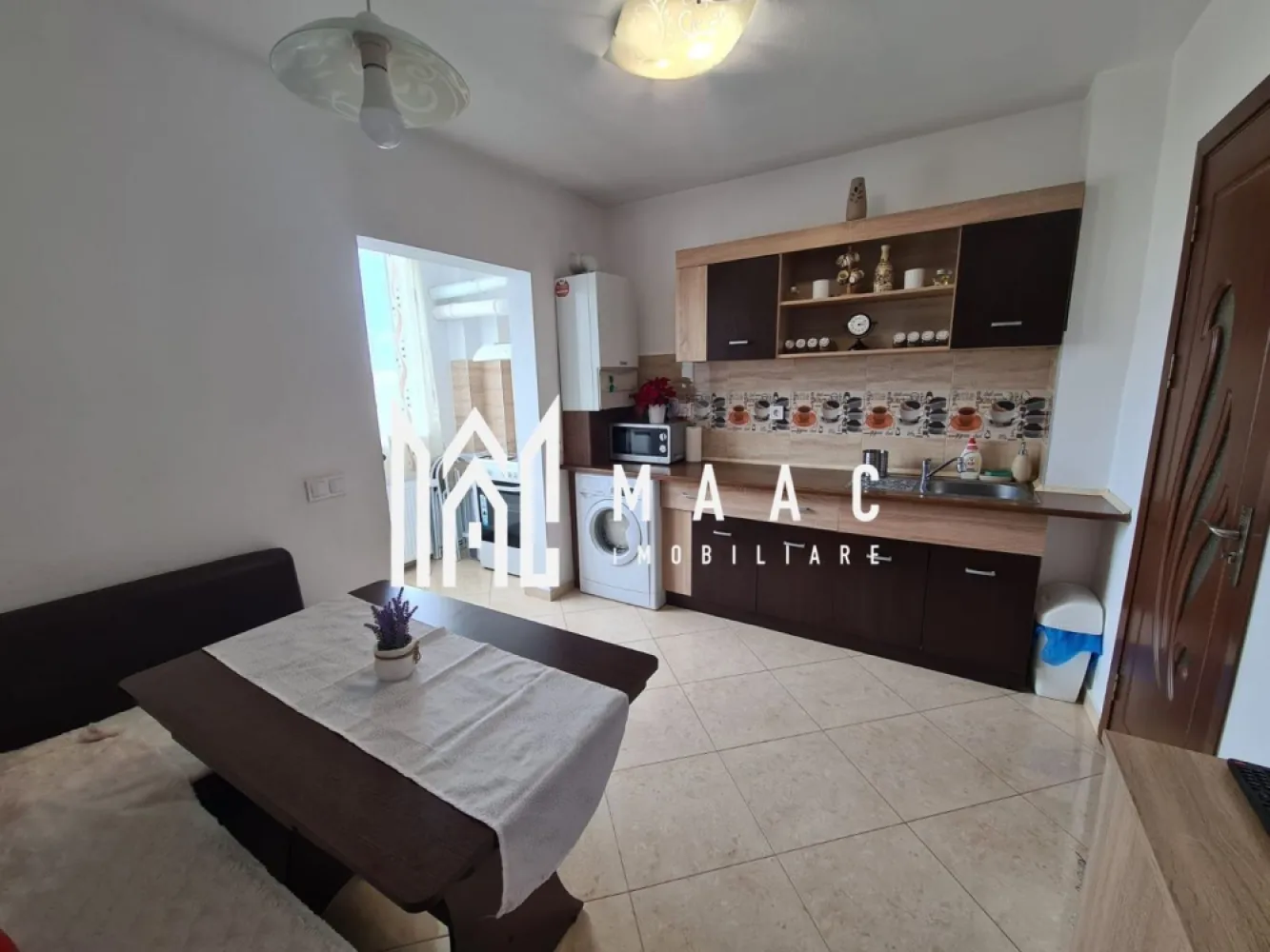 Apartament 2 camere | 56 MPU | Balcon | Calea Dumbrăvii - Apartament 2 camere de închiriat Sibiu – Calea Dumbrăvii – 56 mp – balcon

MAAC Imobiliare vă propune spre închiriere un apartament cu 2 camere, situat în zona Calea Dumbrăvii din Sibiu, una dintre cele mai căutate locații din oraș.

Detalii apartament
Suprafață utilă: 56 mp
2 camere
Balcon
Compartimentare practică și spațioasă
Dotări și avantaje
Spațiu generos și luminos
Apartament potrivit pentru locuire confortabilă
Gata de mutare imediată
Condiții închiriere
Nu se acceptă animale de companie
Avantaje locație
Zonă premium – Calea Dumbrăvii
Acces rapid către centru
Aproape de Parcul Sub Arini
Magazine, restaurante și transport public în apropiere

Pentru detalii suplimentare, consultanță sau programarea unei vizionări, va rugăm să ne contactati specificand ID: CP3021695
