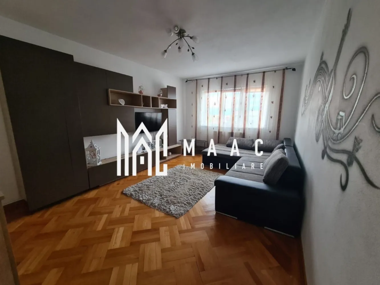 Apartament 2 camere | 56 MPU | Balcon | Calea Dumbrăvii - Apartament 2 camere de închiriat Sibiu – Calea Dumbrăvii – 56 mp – balcon

MAAC Imobiliare vă propune spre închiriere un apartament cu 2 camere, situat în zona Calea Dumbrăvii din Sibiu, una dintre cele mai căutate locații din oraș.

Detalii apartament
Suprafață utilă: 56 mp
2 camere
Balcon
Compartimentare practică și spațioasă
Dotări și avantaje
Spațiu generos și luminos
Apartament potrivit pentru locuire confortabilă
Gata de mutare imediată
Condiții închiriere
Nu se acceptă animale de companie
Avantaje locație
Zonă premium – Calea Dumbrăvii
Acces rapid către centru
Aproape de Parcul Sub Arini
Magazine, restaurante și transport public în apropiere

Pentru detalii suplimentare, consultanță sau programarea unei vizionări, va rugăm să ne contactati specificand ID: CP3021695