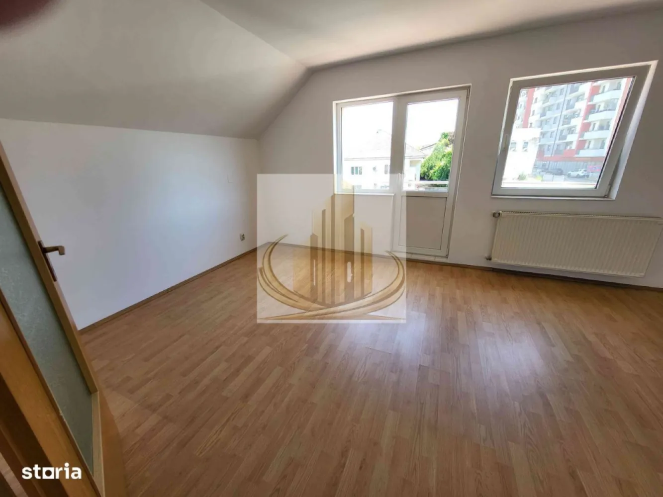 Casă spațioasă, versatilă – ideală pentru firmă sau locuință - Grand Mobilis Imobiliare vă propune spre închiriere o casă spațioasă și luminoasă, situată în zona Girocului, potrivită atât pentru desfășurarea activităților comerciale, cât și pentru locuință.

Proprietatea este ideală pentru sediu de firmă, cabinet de avocatură, notar public, cabinet medical, salon de înfrumusețare sau alte activități similare, datorită compartimentării eficiente și accesului facil. Totodată, poate reprezenta o alegere excelentă pentru o familie care își dorește un spațiu generos și bine poziționat.

Un avantaj major este faptul că imobilul se închiriază nemobilat, oferindu-vă libertatea de a-l amenaja exact după propriul stil și nevoi, fie că este vorba despre un spațiu profesional sau un cămin primitor.

Detalii proprietate:

Suprafață utilă: 200 mp
5 camere decomandate
2 băi
Garaj și locuri de parcare disponibile
Curte îngrijită

Facilități zonă:

Stație de autobuz vis-a-vis
Benzinărie și supermarket în imediata apropiere
Acces rapid către centrul orașului

Proprietatea este disponibilă imediat și oferă un cadru ideal pentru dezvoltarea unei afaceri sau pentru amenajarea unei locuințe confortabile, adaptate propriului stil de viață.

Pentru mai multe detalii sau programarea unei vizionări, echipa Grand Mobilis Imobiliare vă stă la dispoziție.
ID intern: CP3021817