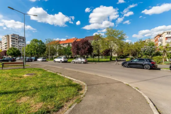 Apartament 3 camere Micalaca 300. Vedere superbă spre Mureș