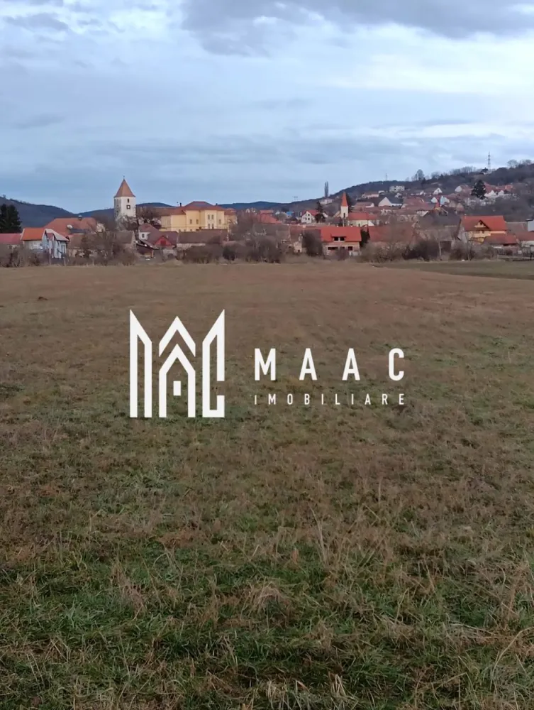 Teren Intravilan | 1.800MP | Gusterita - MAAC Imobiliare vă propune spre vânzare un teren intravilan cu suprafața totală de 1.800 mp, situat în cartierul Gușterița din Sibiu, într-o zonă liniștită și aflată în plină dezvoltare, la doar câteva minute de centrul orașului. Proprietatea reprezintă o oportunitate atractivă pentru investiție, având potențial de valorificare pe termen lung.

Terenul are o configurație specifică, cu o lungime de 267,1 metri și o lățime de 6,85 metri, oferind posibilități variate de utilizare în funcție de planurile urbanistice și necesitățile viitorului proprietar.

Caracteristici:
-Suprafață: 1.800 mp
-Lungime: 267,1 m
-Lățime: 6,85 m
-Teren intravilan

Avantaje:
-Zonă în dezvoltare continuă
-Acces facil către centrul municipiului Sibiu
-Infrastructură în curs de extindere
-Utilități în apropiere
-Cadru natural plăcut

Proprietatea este potrivită pentru investitori sau dezvoltatori care urmăresc oportunități într-o zonă cu potențial de creștere, beneficiind de poziționare avantajoasă și accesibilitate.

Pentru mai multe detalii și programarea unei vizionări, precizați telefonic că ați văzut anunțul cu CP2804370