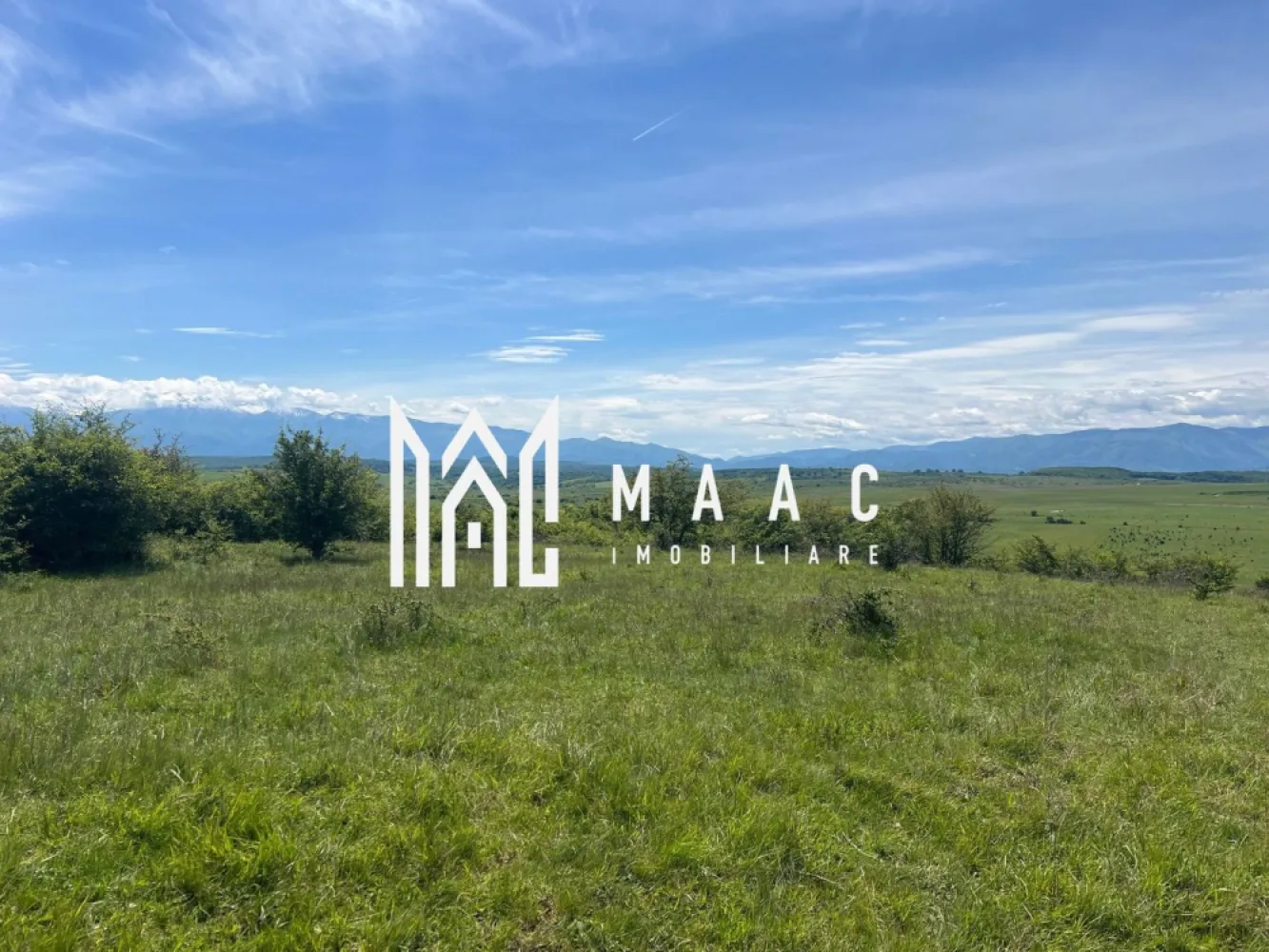 TEREN I 45200 MP - MAAC Imobiliare ofera spre vanzare teren extravilan, situat la 10 minute fata de Sibiu.
Terenul detine certificat de urbanism cu urmatorii indici urbanistici: POT 35%, CUT: 0,7
Terenul beneficiaza de toate utiitatile (gaz, curent, apa si canal)

Deschidere la strada asfaltata de 300 ml, iar la strada neasfaltata de 150 ml.
Terenul pentru construire necesita aviz de oportunitate pentru PUZ

Oportunitate de constructii hale industriale sau case de tip duplex si unifamiliale P+E.

Pentru mai multe detalii sau vizionare specificati telefonic CP3020824