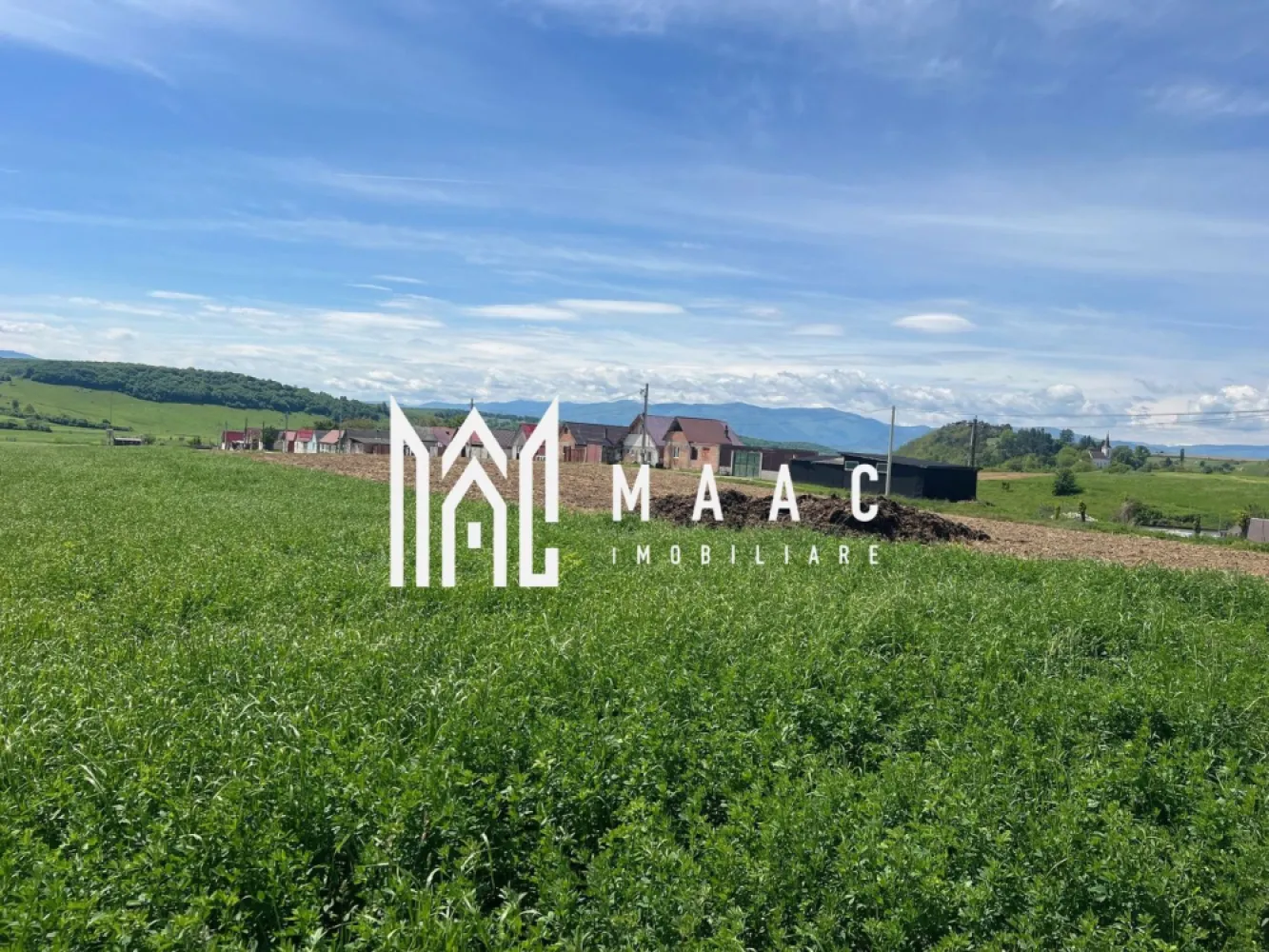 TEREN I 45200 MP - MAAC Imobiliare ofera spre vanzare teren extravilan, situat la 10 minute fata de Sibiu.
Terenul detine certificat de urbanism cu urmatorii indici urbanistici: POT 35%, CUT: 0,7
Terenul beneficiaza de toate utiitatile (gaz, curent, apa si canal)

Deschidere la strada asfaltata de 300 ml, iar la strada neasfaltata de 150 ml.
Terenul pentru construire necesita aviz de oportunitate pentru PUZ

Oportunitate de constructii hale industriale sau case de tip duplex si unifamiliale P+E.

Pentru mai multe detalii sau vizionare specificati telefonic CP3020824