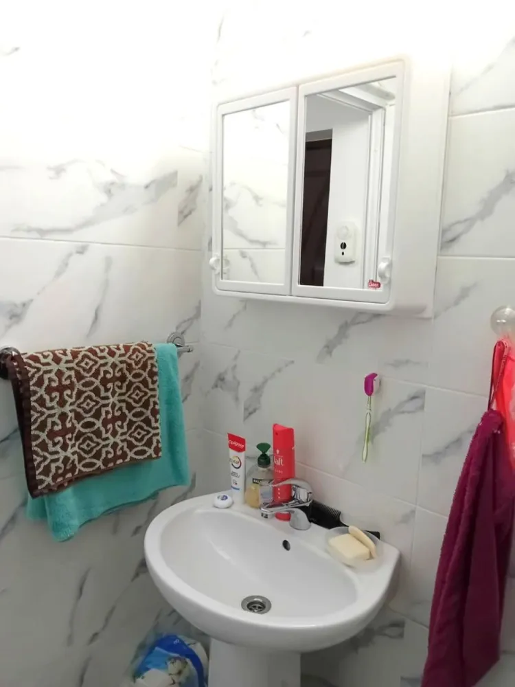 Garsoniera Tiglina 1, A-uri, etaj 1 - mobilata si utilata - De inchiriat - Garsonieră recent renovată, situată la etajul 1/4, cartier Tiglina, A-uri, cu o suprafață de 25 mp, renovata.
Dotări și facilități:
- Aer condiționat 
- Geamuri termopan
- Gresie și faianță de calitate
- Plită electrică, masina de spalat, canapea, sifonier, frigider.

Această garsonieră este disponibilă pentru închiriere pe termen lung, oferind astfel stabilitate și confort pe o perioadă extinsă.
Condiții de închiriere:
- Se solicită chirie 250 euro
- Garanție - 250 euro
- Comisionul agenției (75% din prima chirie).
Garsoniera este disponibila incepand cu 7 MAI 2026.

Nu rata ocazia de a locui într-o zonă centrală, aproape de Tribunal, unde accesibilitatea și confortul se îmbină perfect. 
Contactează-ne pentru mai multe informații și pentru a programa o vizionare!
Contact 0746252252 - Liliana