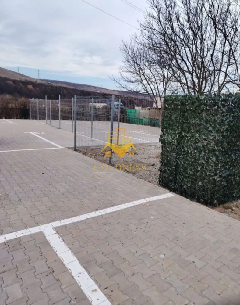 Teren Intravilan, 284 mp, Florești, str. Tineretului, imprejmuit - GOLDNESS Imobiliare vă propune spre vânzare un teren intravilan cu suprafața de 284 mp, situat în Florești, pe strada Tineretului.
Terenul este împrejmuit și beneficiază de acces facil, fiind ideal pentru investiție.
Dispune de front stradal și se află într-o zonă în plină dezvoltare, cu acces rapid către puncte de interes.

Utilități în apropiere: apă, gaz, curent electric, canalizare.

Zona oferă acces facil către: stații de transport în comun, magazine și supermarketuri, restaurante și cafenele, spații verzi și zone de recreere, farmacii și alte facilități urbane

Terenul reprezintă o oportunitate excelentă pentru investiție pe termen lung - magazin local, coffe shop, brutarie, coafor, etc...

Dacă sunteți interesați de acest teren și doriți mai multe informații sau programarea unei vizionări, nu ezitați să ne contactați telefonic sau prin e-mail. Vă stăm la dispoziție!

Pentru intermediere se percepe un comision de 2% din prețul tranzacției.