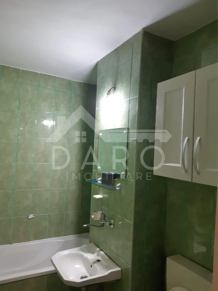 Inchiriez apartament doua camere - 🔥 Apartament 2 camere | Tudor – Fortuna | 58 mp | Etaj 1
✨ Spațios, complet mobilat și utilat!
Se oferă spre închiriere apartament cu 2 camere, în suprafață de 58 mp, situat în Târgu Mureș – Zona Tudor, Fortuna, la etajul 1.
📐 Suprafață: 58 mp
🏢 Etaj: 1
🛋️ Compartimentare: bine optimizată
📍 Avantaje:
✔ apartament spațios și luminos
✔ complet mobilat și utilat
✔ zonă foarte bună – Fortuna
✔ aproape de magazine, școli, transport
✔ acces rapid către toate punctele de interes
💡 Ideal pentru cuplu sau persoane care își doresc confort și acces facil!
🤝 Proprietate promovată prin DARO Imobiliare
💳 Te gândești să-ți cumperi propriul apartament?
Prin Kiwi Finance beneficiezi de:
✔ analiză GRATUITĂ a eligibilității
✔ acces la oferte de la peste 12 bănci
✔ negocierea dobânzii în favoarea ta
✔ suport complet până la semnare
📞 Detalii și vizionare: 0749 535 729 – Coman Maria