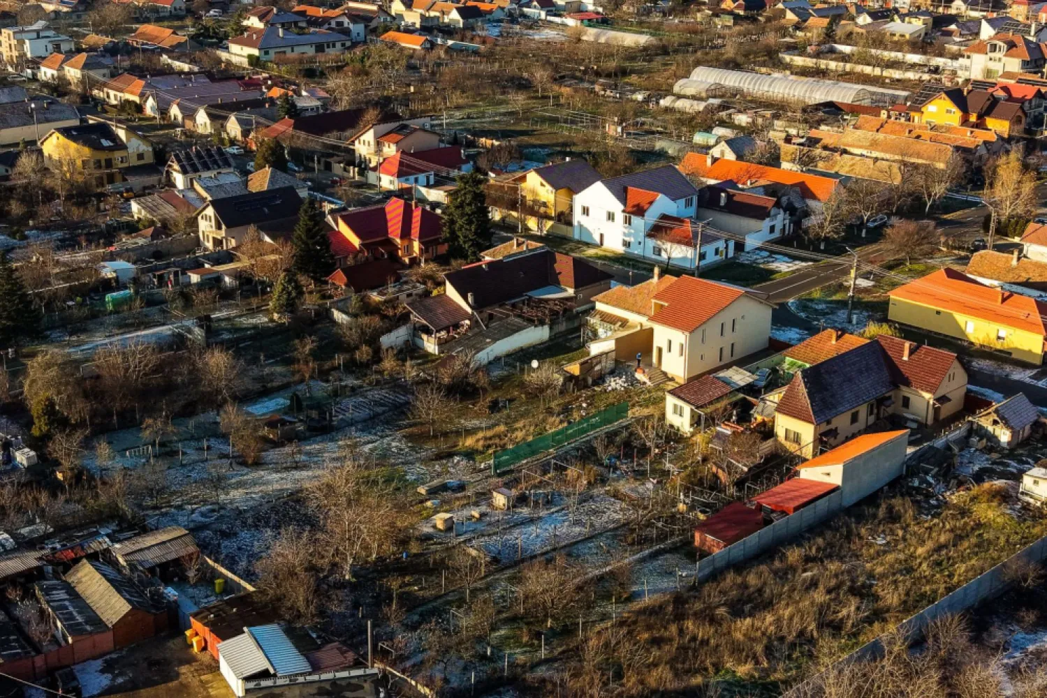 Casă nouă cu etaj semifinalizată, zonă liniștită în Aradul Nou