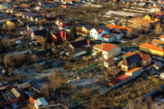 Casă nouă cu etaj semifinalizată, zonă liniștită în Aradul Nou