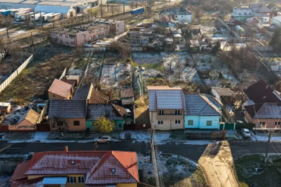 Casă nouă cu etaj semifinalizată, zonă liniștită în Aradul Nou