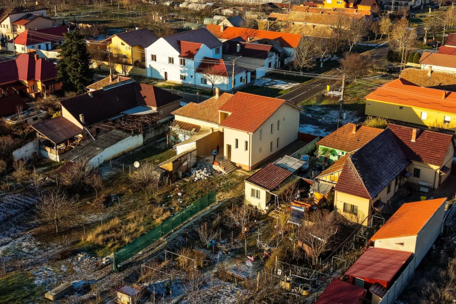 Casă nouă cu etaj semifinalizată, zonă liniștită în Aradul Nou
