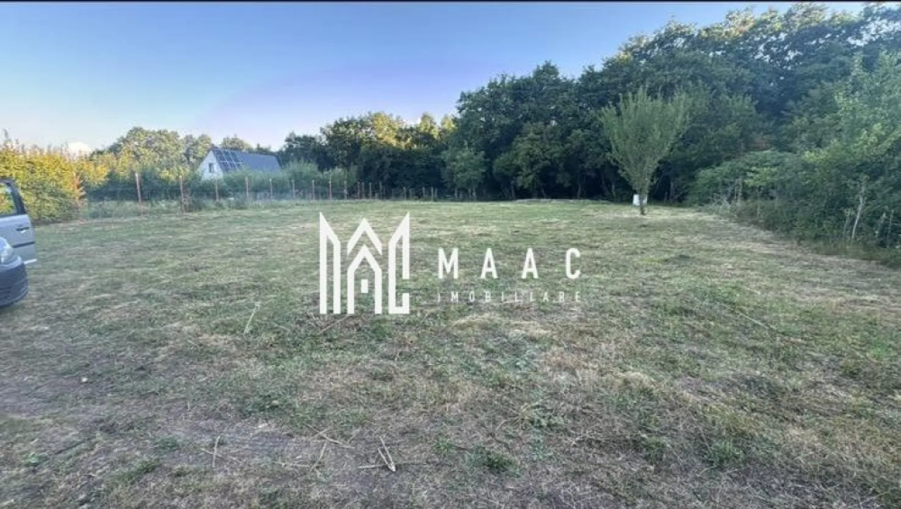 Teren Intravilan I 837 mp La pădure I Acces auto I Șura Mică - De vânzare teren intravilan, amplasat într-un cadru natural, aproape de localitatea Șura Mică, județul Sibiu.

 Caracteristici:
- Suprafață totală: 837 mp
- Lățime: aprox. 22,3 m
- Lungime: aprox. 35,4 m
- Geometrie avantajoasă, teren cu pantă minimă
- Neîmprejmuit
- Nu există utilități în zonă

 Acces:
- Drum pietruit, accesibil cu mașina până la teren

 Avantaje:
Terenul este potrivit pentru construcția unei case de vacanță, fiind înconjurat de pășuni, dealuri și păduri, dar în același timp foarte aproape de zona urbană a municipiului Sibiu.

Pentru detalii sau vizionare, contactați MAAC Imobiliare, specificând ID CP2824514.
