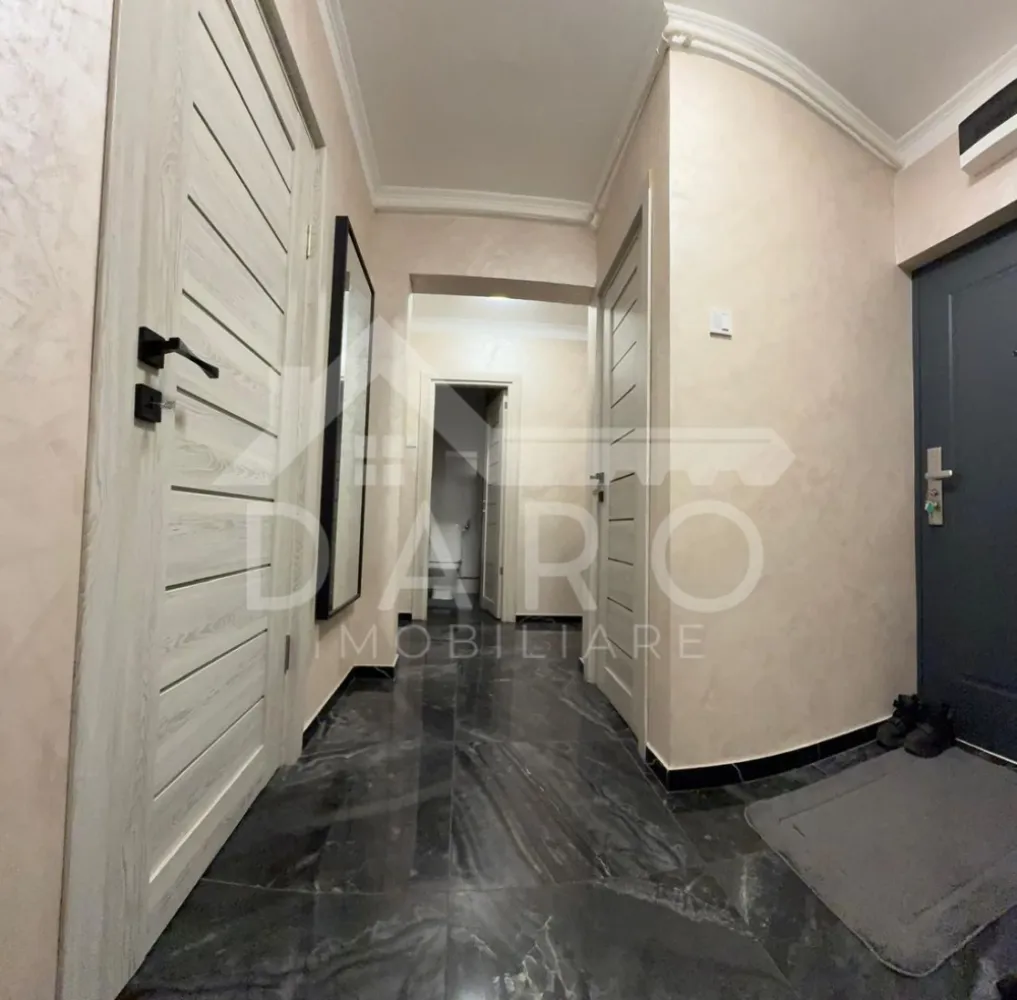 Apartament 2 camere decomandat – Libertății | Etaj 2 | 115.000 € - Apartament 2 camere decomandat – Libertății | Etaj 2 | 115.000 €
✨ O oportunitate excelentă pentru locuire sau investiție!
📍 Se oferă spre vânzare un apartament cu 2 camere decomandate, situat în cartierul Libertății, la etajul 2 din 10, într-un bloc bine întreținut.
📐 Suprafață utilă: 54 mp
🔑 Compartimentare:
• Living spațios
• Dormitor
• Bucătărie
• Cămară
• Baie
• Hol
• Balcon (cu acces din living și bucătărie)
💎 Dotări și îmbunătățiri:
✔ Centrală termică proprie
✔ Instalație electrică complet schimbată
✔ Geamuri termopan
✔ Baie complet renovată
✔ Uși interioare schimbate
✔ Gresie și parchet
✔ Mobilă nouă
✔ Finisaje moderne
🛋️ Se vinde complet mobilat și utilat, exact ca în poze – gata de mutare imediată!
💰 Preț: 115.000 €
📞 Pentru detalii și vizionare: 0749 535 729