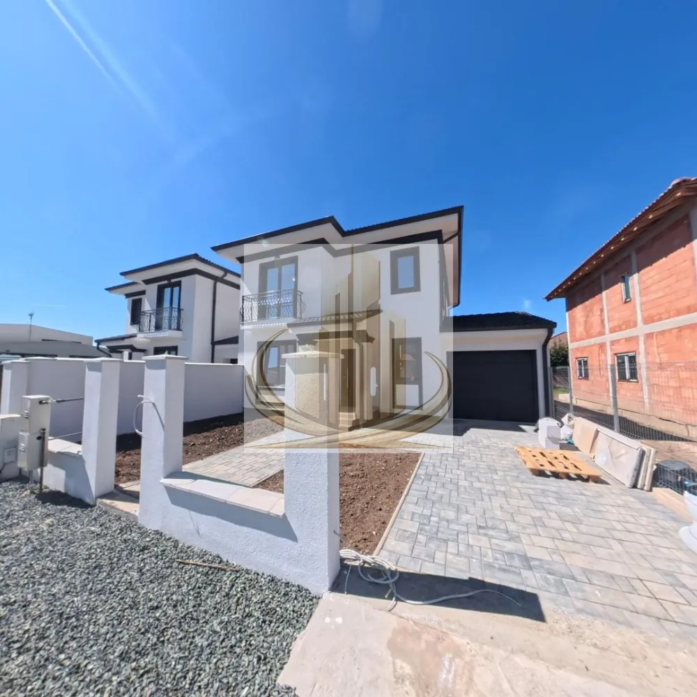 Duplex Premium în Dumbrăvița – Spațiu, Confort și Flexibilitate - Nu toate casele ajung să fie „acasă”. Iar unele proprietăți nu rămân disponibile prea mult timp.
Acest duplex din Dumbrăvița este genul de locuință care îți oferă exact echilibrul dintre spațiu, confort și poziționare excelentă.

Detalii principale:
Construcție tip duplex, amplasată într-o zonă foarte bună
Camere mari, bine compartimentate
5 camere | 3 băi
Living open-space cu posibilitate de închidere
Terasă și curte proprie
Încălzire în pardoseală
Compartimentare:

Parter:

Bucătărie open-space + living (se poate închide)
Birou sau dormitor foarte spațios
Baie cu duș
Cameră tehnică + spațiu depozitare
Terasă
Garaj cu acces din stradă și din grădină (acces auto în curte)

Etaj:

3 dormitoare
Dormitor matrimonial cu baie proprie și balcon
2 dormitoare secundare
1 baie

Extra:

Acces pod izolat (spațiu suplimentar)
Dotări și construcție:
Cărămidă de 25 cm + izolație polistiren 10 cm EPS100
Ușă intrare din aluminiu
Termostate smart în fiecare cameră
Pregătit pentru sistem de alarmă și camere video
Pregătit pentru aer condiționat și panouri solare (instalații trase)
Avantajul tău:

Finisajele pot fi alese de tine, astfel încât locuința să reflecte exact stilul și preferințele tale.

Aceasta este o proprietate completă, gândită pentru o familie care își dorește spațiu, funcționalitate și o zonă premium.

Pentru detalii și vizionare:
Grand Mobilis Imobiliare