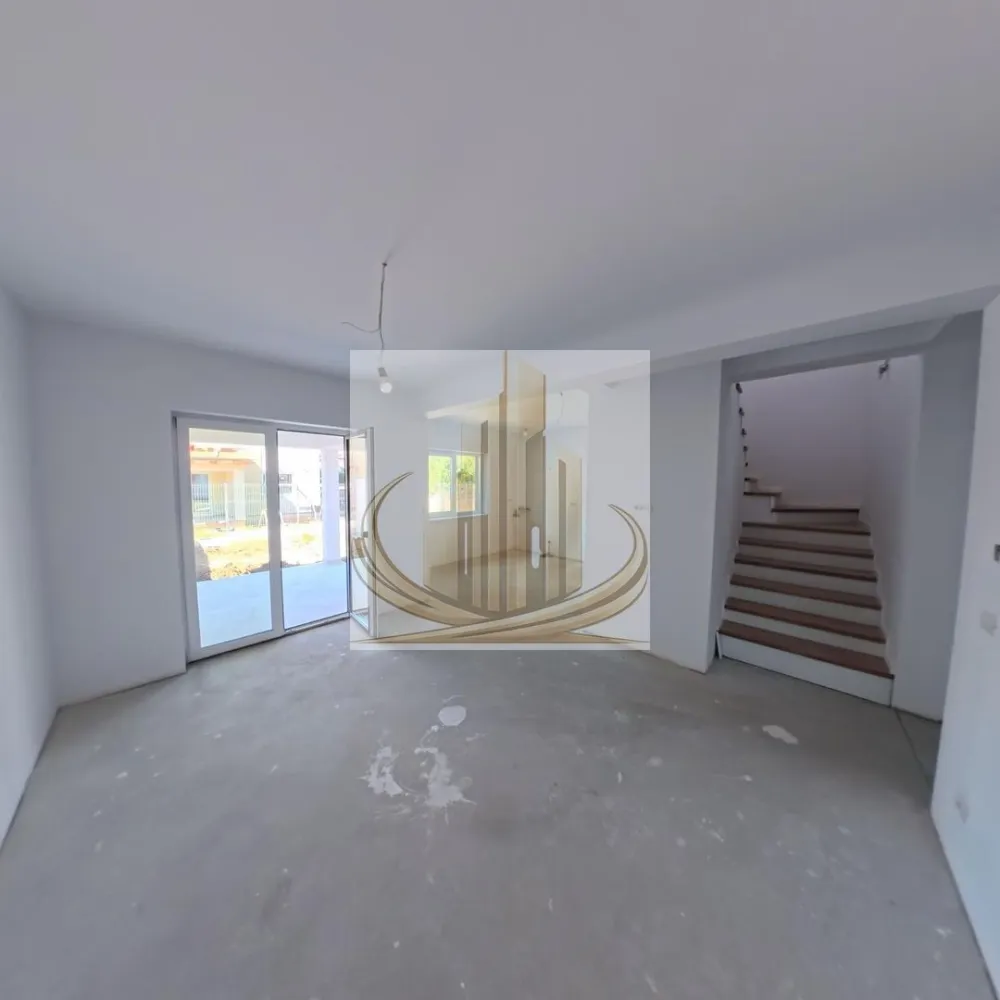 Duplex Premium în Dumbrăvița – Spațiu, Confort și Flexibilitate - Nu toate casele ajung să fie „acasă”. Iar unele proprietăți nu rămân disponibile prea mult timp.
Acest duplex din Dumbrăvița este genul de locuință care îți oferă exact echilibrul dintre spațiu, confort și poziționare excelentă.

Detalii principale:
Construcție tip duplex, amplasată într-o zonă foarte bună
Camere mari, bine compartimentate
5 camere | 3 băi
Living open-space cu posibilitate de închidere
Terasă și curte proprie
Încălzire în pardoseală
Compartimentare:

Parter:

Bucătărie open-space + living (se poate închide)
Birou sau dormitor foarte spațios
Baie cu duș
Cameră tehnică + spațiu depozitare
Terasă
Garaj cu acces din stradă și din grădină (acces auto în curte)

Etaj:

3 dormitoare
Dormitor matrimonial cu baie proprie și balcon
2 dormitoare secundare
1 baie

Extra:

Acces pod izolat (spațiu suplimentar)
Dotări și construcție:
Cărămidă de 25 cm + izolație polistiren 10 cm EPS100
Ușă intrare din aluminiu
Termostate smart în fiecare cameră
Pregătit pentru sistem de alarmă și camere video
Pregătit pentru aer condiționat și panouri solare (instalații trase)
Avantajul tău:

Finisajele pot fi alese de tine, astfel încât locuința să reflecte exact stilul și preferințele tale.

Aceasta este o proprietate completă, gândită pentru o familie care își dorește spațiu, funcționalitate și o zonă premium.

Pentru detalii și vizionare:
Grand Mobilis Imobiliare