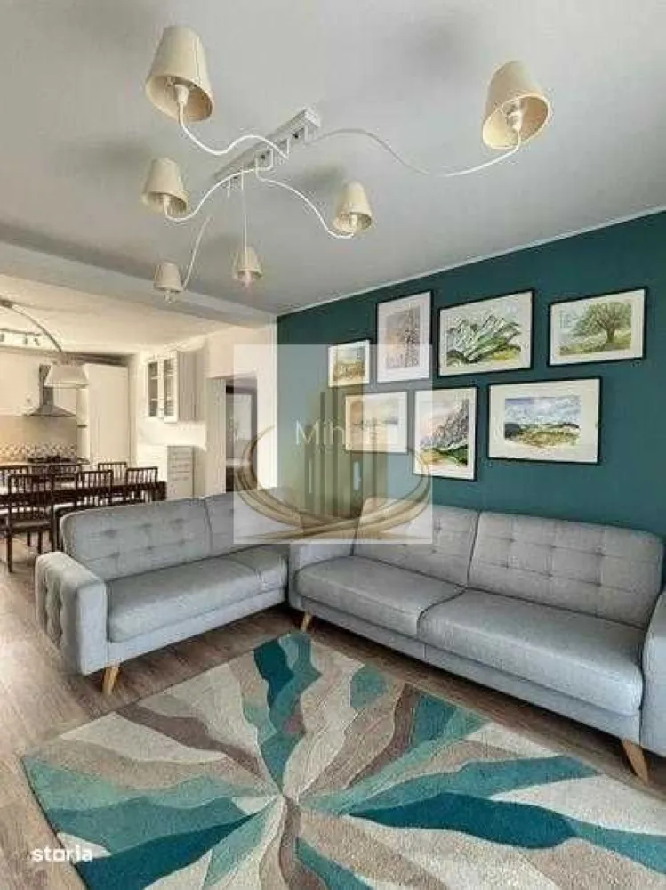 Apartament 2 camere si curte proprie Kaulfand Dumbravita - Grand Mobilis Imobiliare vă propune spre vânzare un apartament cu 2 camere, situat la parterul unui imobil cu regim redus de înălțime (P+2E), construit în anul 2018, amplasat într-o zonă foarte bună și liniștită. Proprietatea are o suprafață utilă de 53,38 mp și beneficiază de terasă și curte proprie, oferind un plus de confort și intimitate. Compartimentare: Living Bucătărie Dormitor Baie Terasă Apartamentul se vinde complet mobilat și utilat, exact ca în fotografii, fiind pregătit pentru mutare imediată. Avantaje și beneficii: Curte proprie, ideală pentru relaxare 2 locuri de parcare Terasă Imobil construit în 2018 Stradă asfaltată Localizarea este excelentă, având în proximitate numeroase facilități: Kaufland, McDonald’s, Mega Image, farmacii, restaurante și cafenele, cu acces facil către oraș. Proprietatea este ideală pentru o familie cu copil, care se poate bucura de spațiul exterior în siguranță, dar și pentru un cuplu iubitor de animale, oferind posibilitatea de a ține un cățel în curte sau de a-i oferi libertate într-un spațiu propriu. Această proprietate reprezintă o oportunitate excelentă atât pentru locuit, cât și pentru investiție. Pentru mai multe detalii sau programarea unei vizionări, echipa Grand Mobilis Imobiliare vă stă la dispoziție. ID Intern: CP3022586