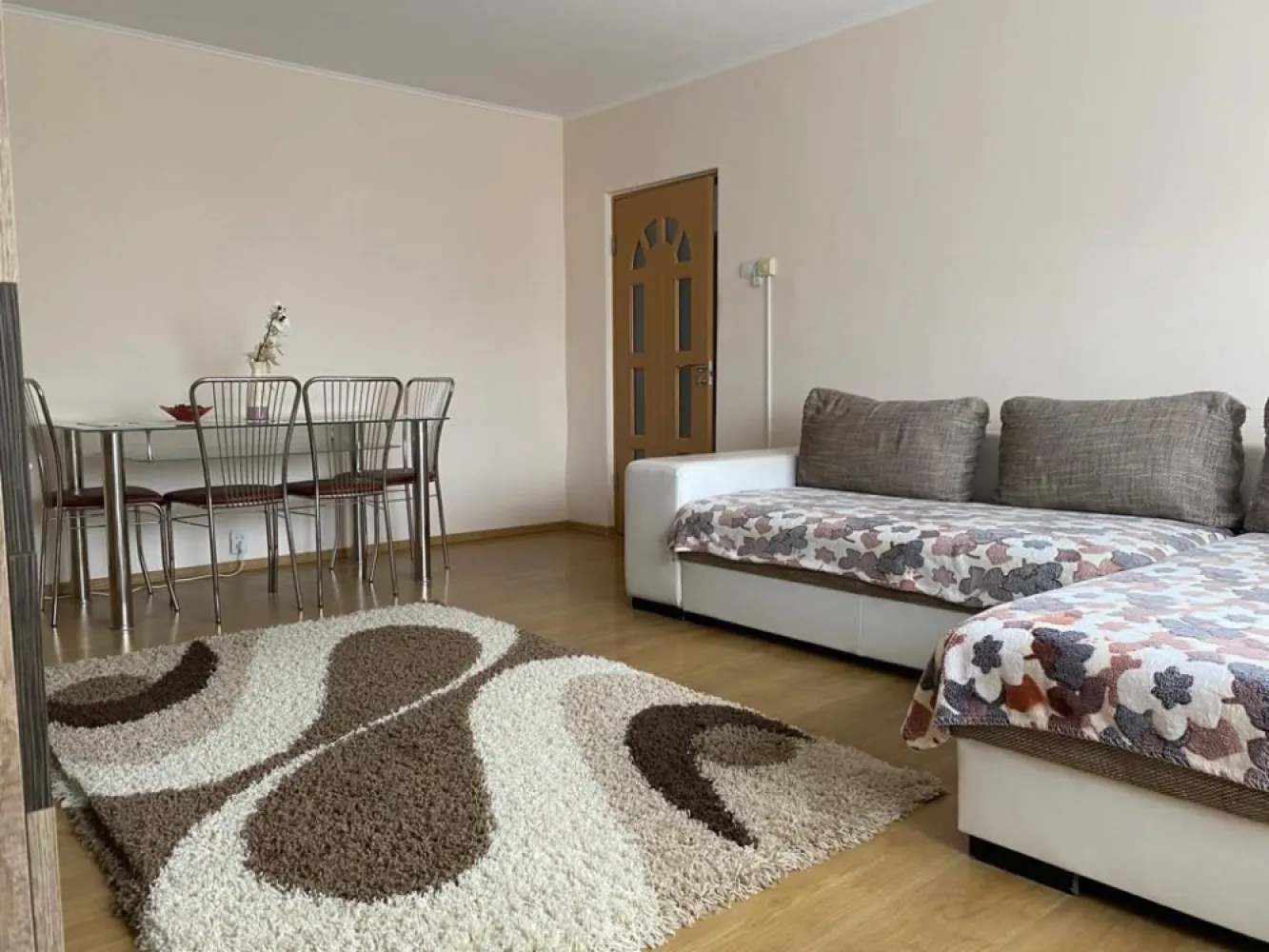 BRASADAS vinde ap cu 4 cam 92mp etajul 3 în Micro 17 - Agentia Imobiliara BRASADAS vinde apartament cu 4 camere situat la etajul 3 în Micro 17 având 2 balcoane si suprafata UTILA 92mp.
www.brasadas.com.