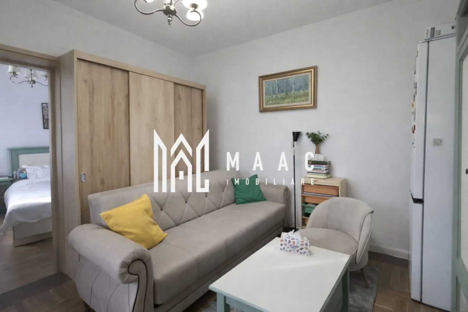 Apartament 2 camere la casa I Renovat I Terasa I Piata Cluj - MAAC Imobiliare propune atentiei dumneavoastra un apartament cochet, situat intr-o curte comuna cu alte doua proprietati, pe o strada insorita din zona parcului Piata Cluj.

Locuinta cuprinde: hol de acces, chicineta, living, dormitor, baie cu dus si geam de aerisire. 
In fata- terasa (cca 11 mp).

Apartamentul a fost renovat in totalitate: instalatia electrica si cea sanitara-schimbate; incalzire in pardoseala; izolare termica; podul si acoperisul reparate, izolate.

Curtea comuna este ingrijita, curata, placut amenajata cu spatii verzi.

Zona este liniștită, aerisită, caracterizată printr-un ambient rezidențial plăcut, cu trafic redus și un nivel ridicat de confort si siguranta pentru habitat.

În același timp, locația beneficiază de proximitate excelentă față de centre comerciale, bancare, de invatamant si acces rapid către principalele artere ale orașului.

Pentru mai multe detalii precizati telefonic ca ati vazut anuntul cu ID:CP3022787