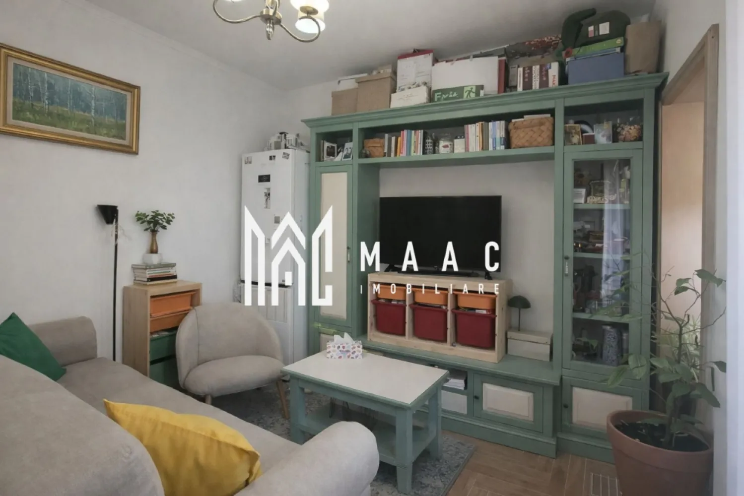 Apartament 2 camere la casa I Renovat I Terasa I Piata Cluj - MAAC Imobiliare propune atentiei dumneavoastra un apartament cochet, situat intr-o curte comuna cu alte doua proprietati, pe o strada insorita din zona parcului Piata Cluj.

Locuinta cuprinde: hol de acces, chicineta, living, dormitor, baie cu dus si geam de aerisire. 
In fata- terasa (cca 11 mp).

Apartamentul a fost renovat in totalitate: instalatia electrica si cea sanitara-schimbate; incalzire in pardoseala; izolare termica; podul si acoperisul reparate, izolate.

Curtea comuna este ingrijita, curata, placut amenajata cu spatii verzi.

Zona este liniștită, aerisită, caracterizată printr-un ambient rezidențial plăcut, cu trafic redus și un nivel ridicat de confort si siguranta pentru habitat.

În același timp, locația beneficiază de proximitate excelentă față de centre comerciale, bancare, de invatamant si acces rapid către principalele artere ale orașului.

Pentru mai multe detalii precizati telefonic ca ati vazut anuntul cu ID:CP3022787