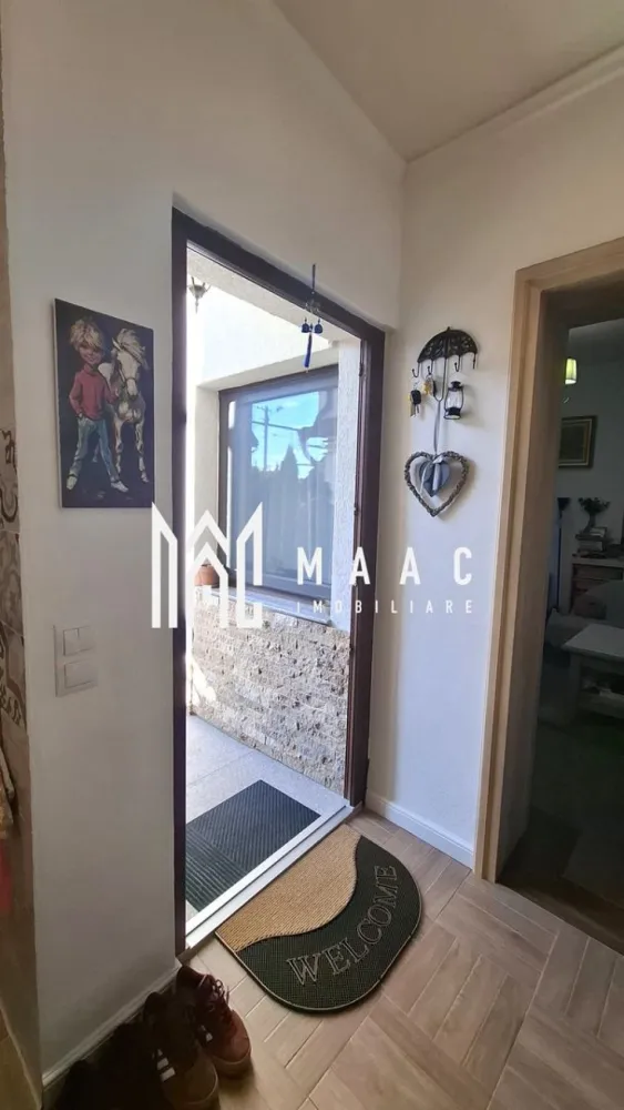 Apartament 2 camere la casa I Renovat I Terasa I Piata Cluj - MAAC Imobiliare propune atentiei dumneavoastra un apartament cochet, situat intr-o curte comuna cu alte doua proprietati, pe o strada insorita din zona parcului Piata Cluj.

Locuinta cuprinde: hol de acces, chicineta, living, dormitor, baie cu dus si geam de aerisire. 
In fata- terasa (cca 11 mp).

Apartamentul a fost renovat in totalitate: instalatia electrica si cea sanitara-schimbate; incalzire in pardoseala; izolare termica; podul si acoperisul reparate, izolate.

Curtea comuna este ingrijita, curata, placut amenajata cu spatii verzi.

Zona este liniștită, aerisită, caracterizată printr-un ambient rezidențial plăcut, cu trafic redus și un nivel ridicat de confort si siguranta pentru habitat.

În același timp, locația beneficiază de proximitate excelentă față de centre comerciale, bancare, de invatamant si acces rapid către principalele artere ale orașului.

Pentru mai multe detalii precizati telefonic ca ati vazut anuntul cu ID:CP3022787