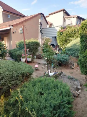 ageuropa.ro vinde casa in zona 14 Mai cu 3 cam. si teren aferent de 500mp.